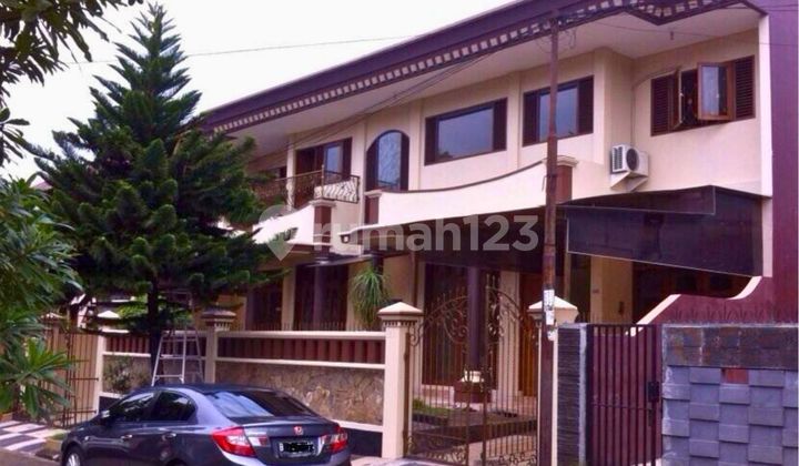 Rumah 2 Lantai Nyaman & Luas dengan 5 Kamar Tidur di Bukit Raya Bogor 2