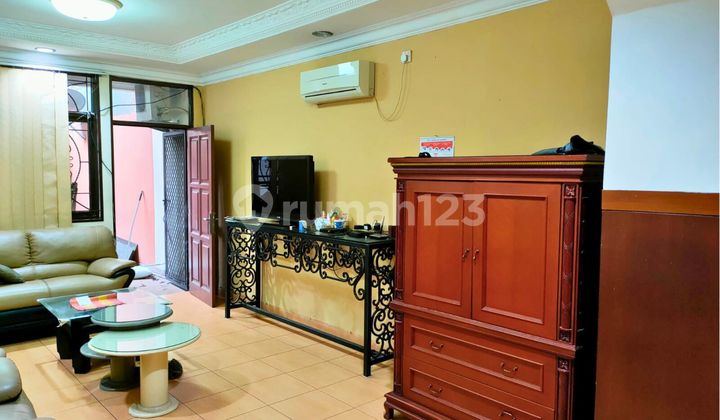 2-Storey House with 5 Bedrooms in Meadow Green - Lippo Cikarang