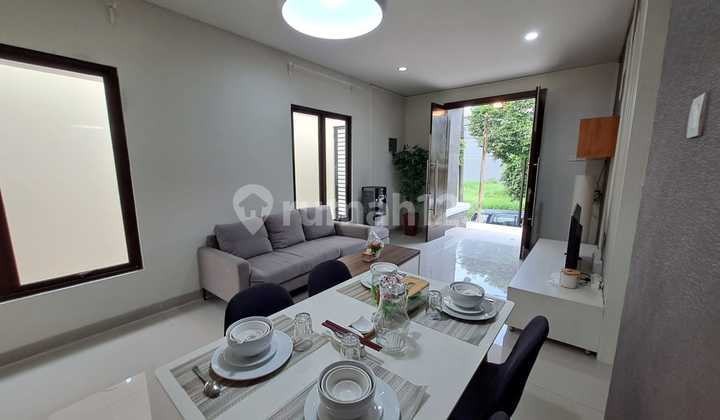 Sewa Rumah Cantik Taman Simpruk Lippo Cikarang - Full Furnish & Siap Huni! 2