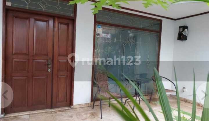 Well-Maintained Old House in Radio Dalam, South Jakarta 2