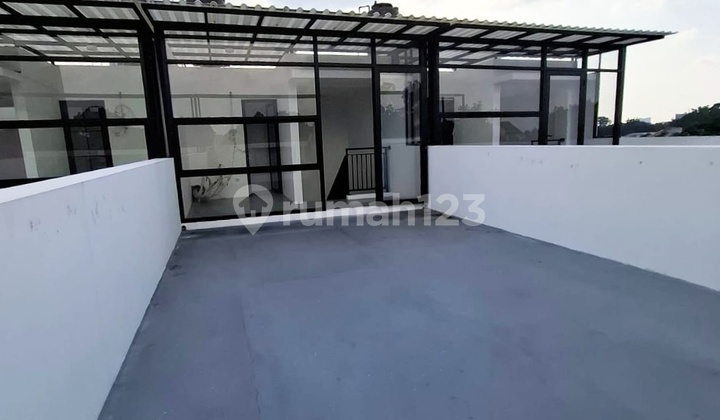 Ready-to-Use Terraced Shophouse in Kebagusan by the Main Road 2