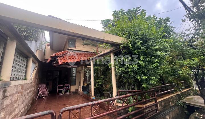 Rumah Hitung Tanah di Bintaro Jaya Sektor 3 Depan Taman 2
