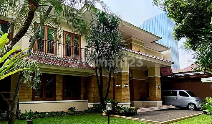 Rumah Vintage Lokasi Strategis Dengan Swimming Pool Di Kebayoran Baru Jakarta Selatan
