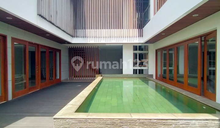 Rumah Siap Huni Dengan Swimming Pool Di Pondok Indah Jakarta Selatan