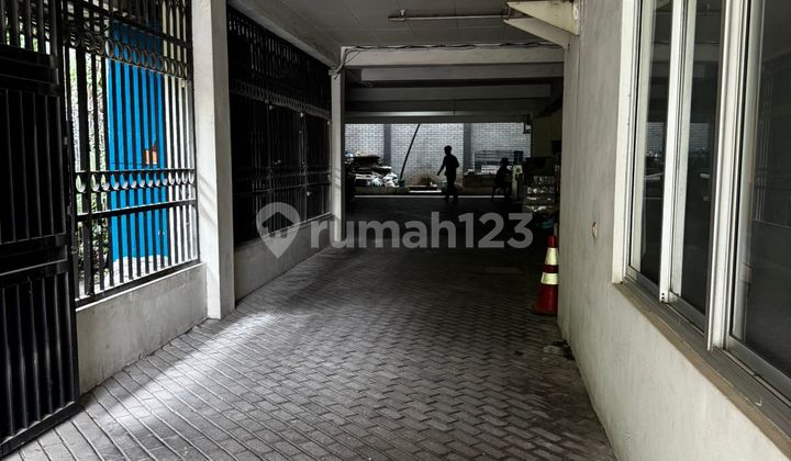 Mini Building di Pinggir Jalan Raya Cikini Harga Dibawah NJOP