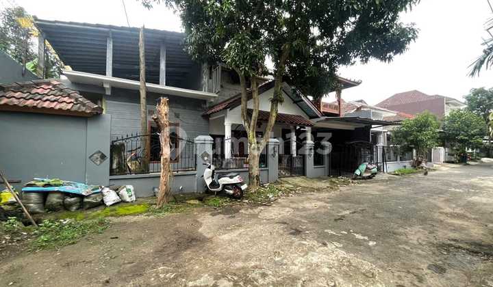 Corner House Priced Below Market in Bintaro Jaya Sector 9