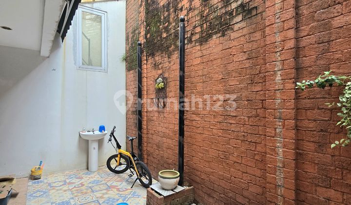 Turun Harga Rumah Hook di Emerald Bintaro Jaya Sektor 9