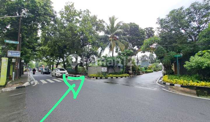 Tanah Hook Datar Berpagar di Jalur Ramai dengan Akses Tol Ciledug