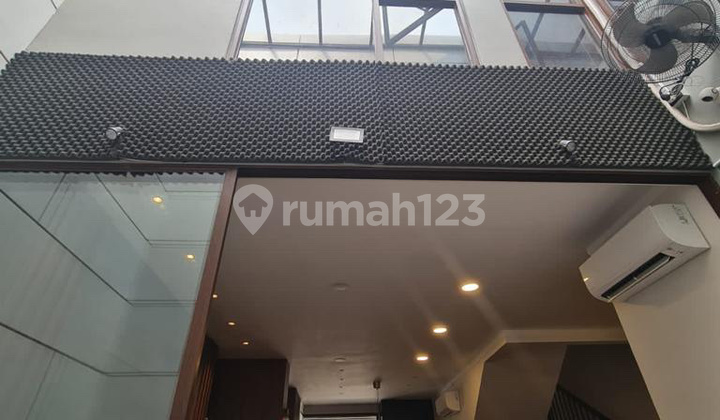 Rumah Cantik 2 Lt. Cluster Semi Furnished Discovery Bintaro