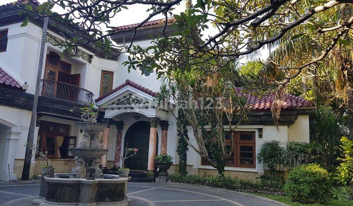 Luxurious Hook Spanish House Furnished Di Tengah Kota Denpasar  2