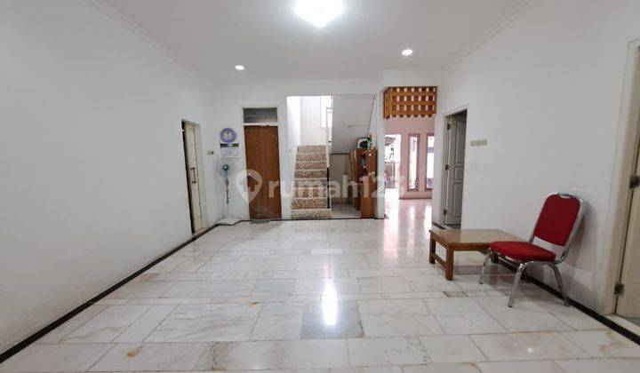 Dijual Cepat Rumah 2 Lt Semi Furnished Lokasi Strategis 2