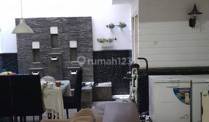 Dijual Rumah 2Lt. Siap Huni Lokasi Strategis Semi Furnished  2