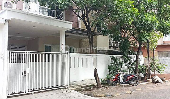 Rumah 2 Lantai Siap Huni  Semi Furnished Lokasi Strategis Bintaro 1