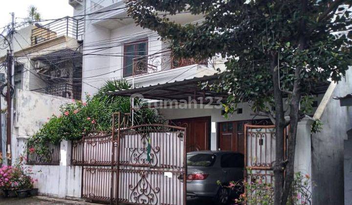 Rumah 2 Lt Dan Rooftop Siap Huni Lokasi Strategis Jakarta Selatan 1