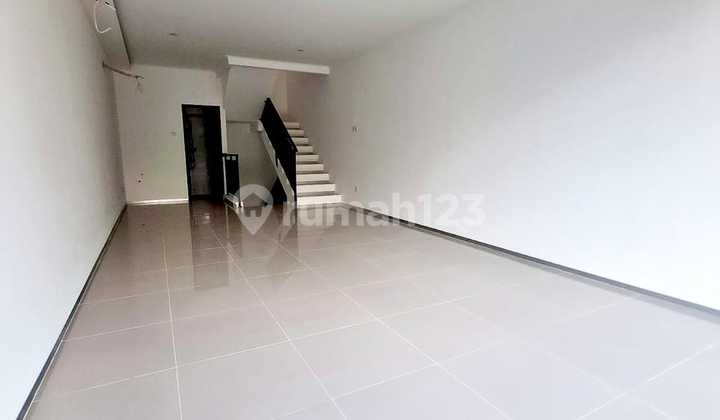 Hook-Shophouse Ready to Operate Strategic Location in Kebagusan 2