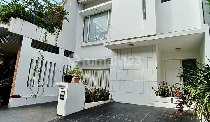 Beautiful 2-Story House for Small Families in the Elite Bintaro Cluster 2