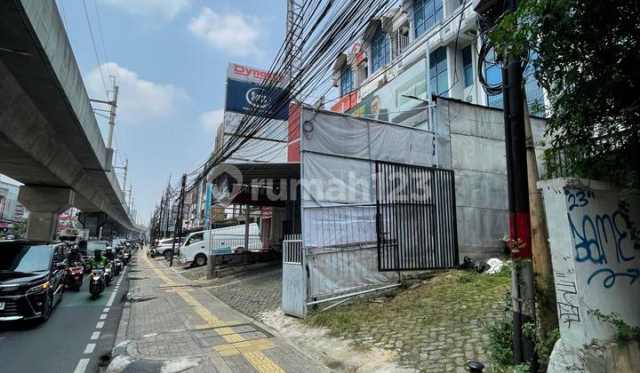 Attached Shophouse on a Busy Street in Cipete, 5 Minutes to MRT Cipete 2