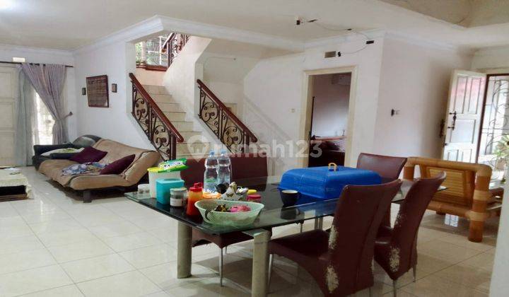  Rumah Hook/Kuldesak Semi Furnished SHM di Cibubur, Kota Wisata 2