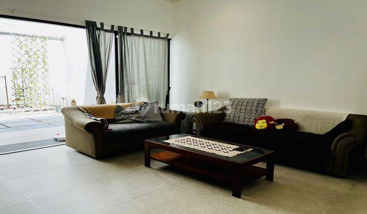 Rumah Cantik Unfurnished Lokasi Strategis di Mampang Prapatan 1