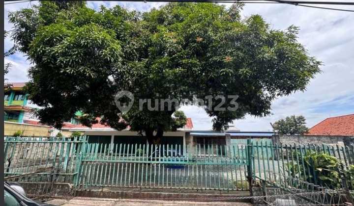 Tanah Lokasi Sangat Strategis di Kebayoran Lama SHM 4690.0 M² Tanah Lokasi Sangat Strategis di Kebayoran Lama SHM 4690.0 M²