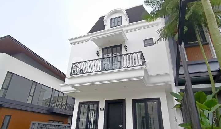 Rumah Bangunan Baru American Classic Design di Bsd