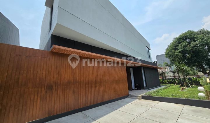 Rumah Mewah Bangunan Baru Furnished Posisi Hook di BSD City 2