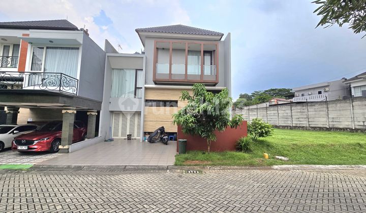 Rumah Depann Taman Halaman Belakang Luas di Sektor 7 Bintaro