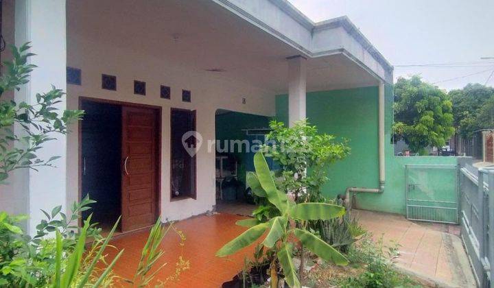 Rumah Dengan Halaman Belakang Luas Dan Nyaman di Condet 2