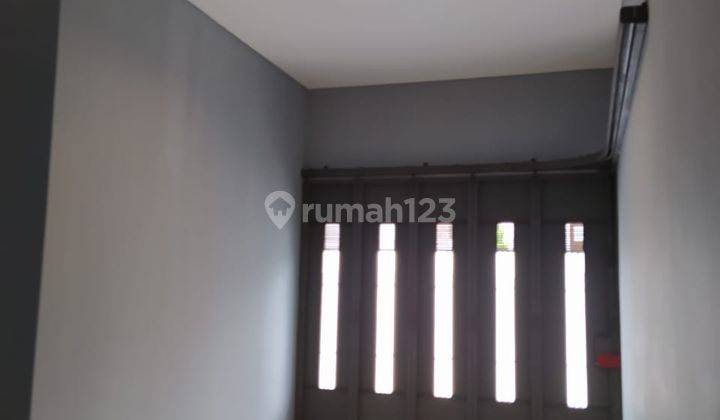 Rumah 2 Lantai Singgasana Bandung Semi Furnished Shm Bagus  2