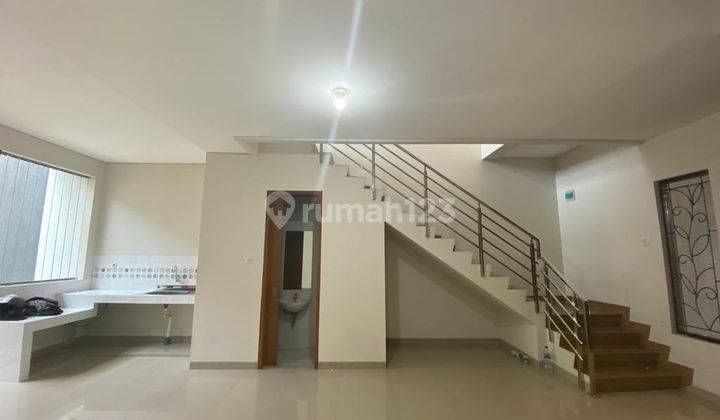 Lokasi Strategis Tengah Kota Bandung 2 Lantai Bagus Unfurnished 2