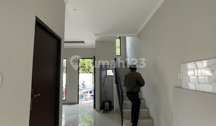 Rumah Mewah 2 Lantai Dekat Tol Alam Sutera Bintaro Jakarta 2
