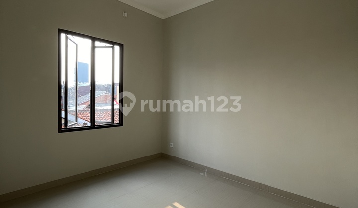 Rumah Mewah 2 Lantai Dekat Tol Alam Sutera Bintaro Jakarta 7