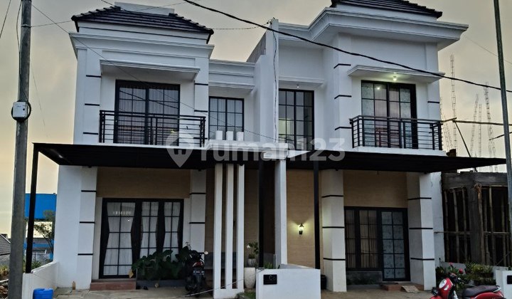 Two-Story House with Cool View Many for Rent, Good Certificate House in Batu.
