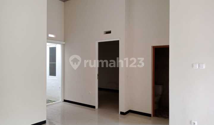 Ready-to-Occupy House in Balearjosari, Blimbing Ready-to-Occupy House in Balearjosari, Blimbing
