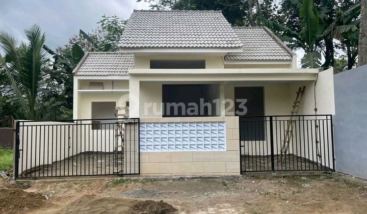 Affordable Ready-to-Occupy House in Tlogowaru, Excellent Condition