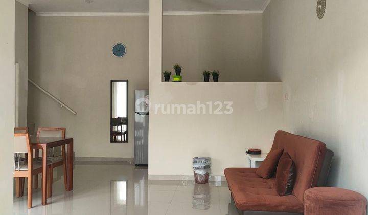 Rumah Siap Huni Kota Batu 2 Lantai Strategis  2