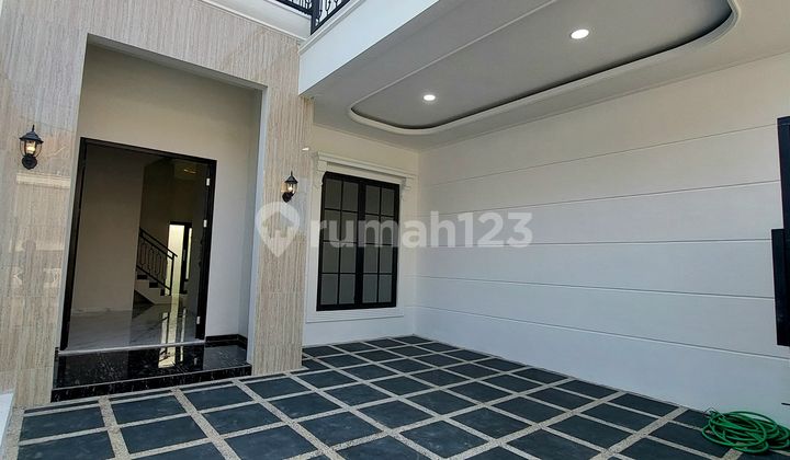 Ready to Live In Luxury 2-Story Sulfate House 2