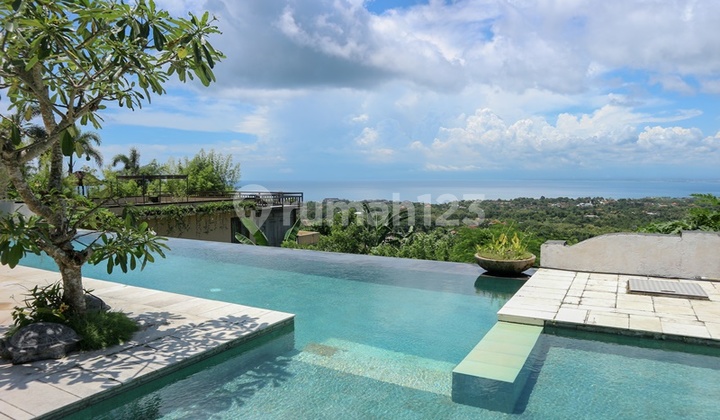 Spacious Villa With Ocean And Airport View At Labuan Sait For Sale