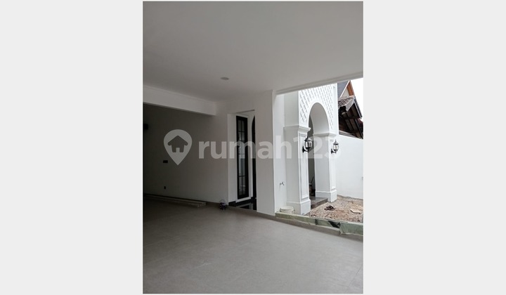 Rumah Baru American Classic dengan Kolam Renang di Bintaro Rumah Baru American Classic dengan Kolam Renang di Bintaro