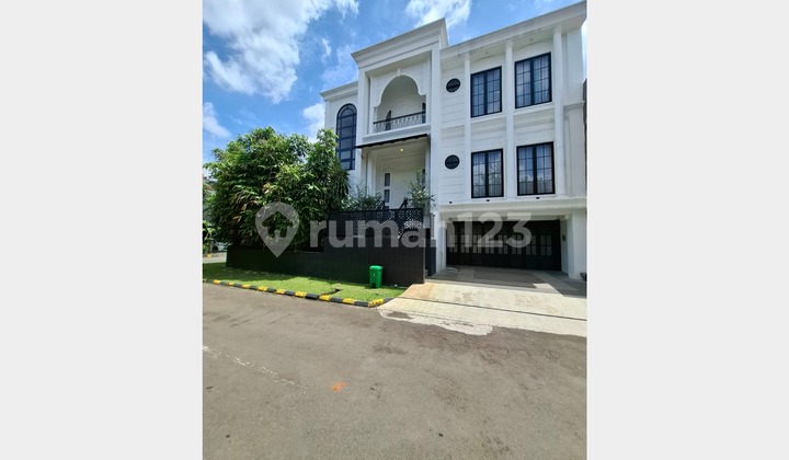 Rumah, 3 Lantai Mewah Dalam Cluster Bintaro