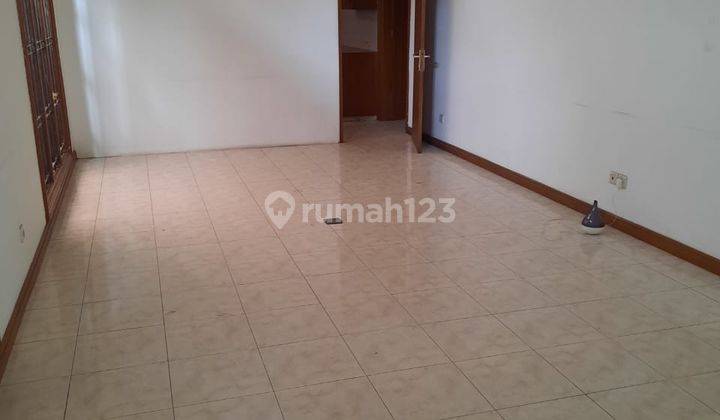 Rumah 2 lantai dan tanah luas di Salemba Jakarta Pusat 8