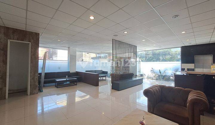 Lobby Gedung Perkantoran Di Pejaten 1