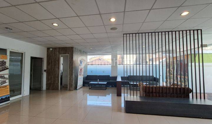 Lobby Gedung Perkantoran Di Pejaten 2