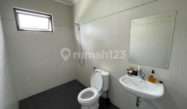 Ciracas Dalam Townhouse Disewakan,ada Taman Belakang 9