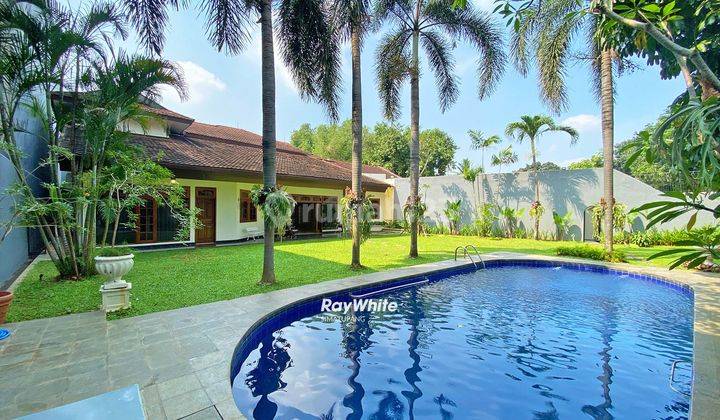 House With Large Yard With Private Pool At West Pejaten  2