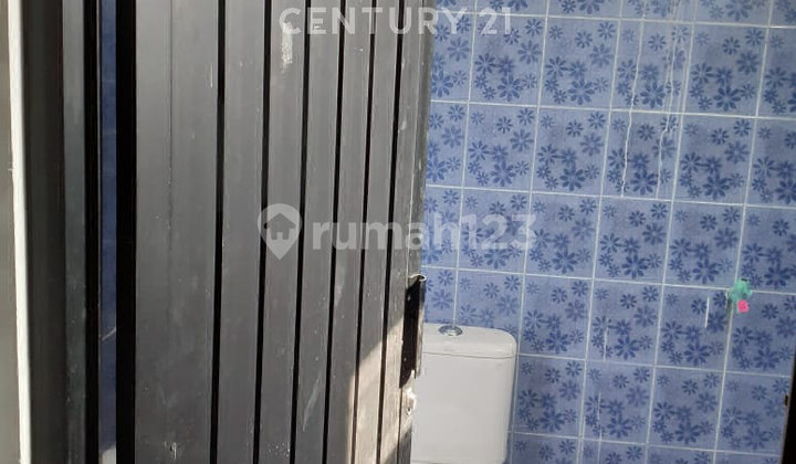 For Rent Two-Story Shop House in a Strategic Location in Sawangan Depok 2