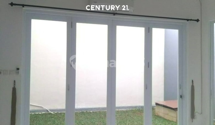 For Sale Spacious House in Graha Bintaro 9055