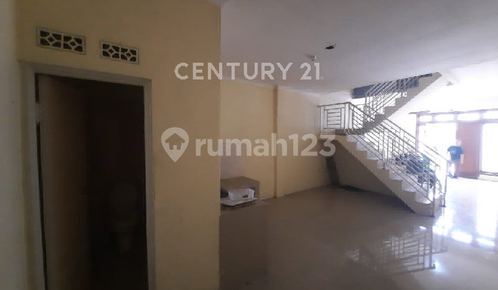 For Rent: Strategic Location Shop House in South Jakarta 2