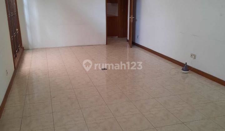 Rumah Untuk Tempat Usaha Kost, Klinik, Kantor di Salemba 1