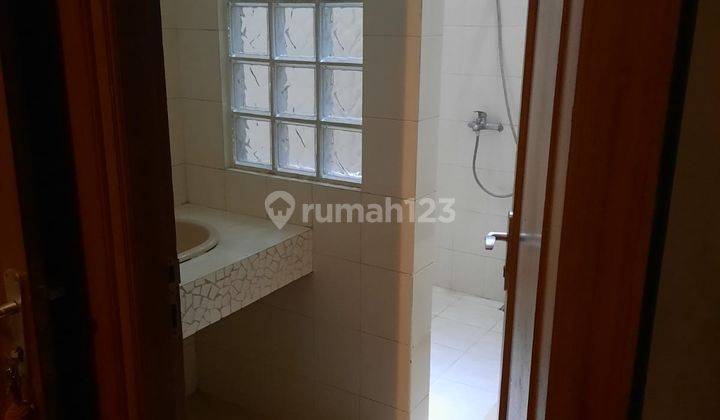 Rumah Untuk Tempat Usaha Kost, Klinik, Kantor di Salemba 1